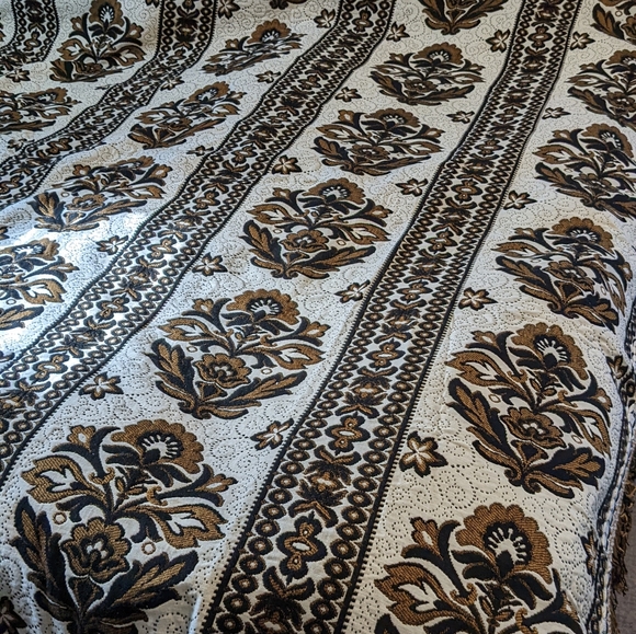 Vintage Italian Bedspread - Picture 4 of 11